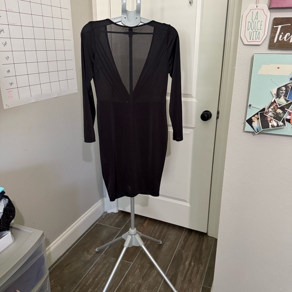 Boohoo Chic Black Deep V Long Sleeve Dress - Picture 6 of 10